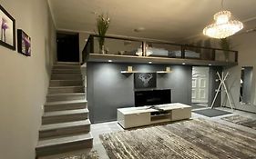 Real Deal Apartment